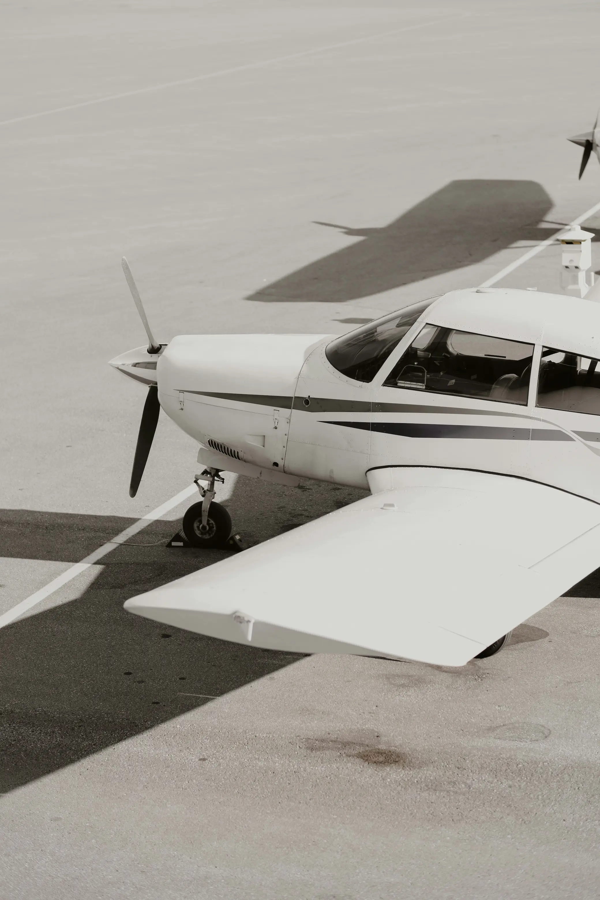 Avion Cessna au sol sur notre base dans le sud du Tarn