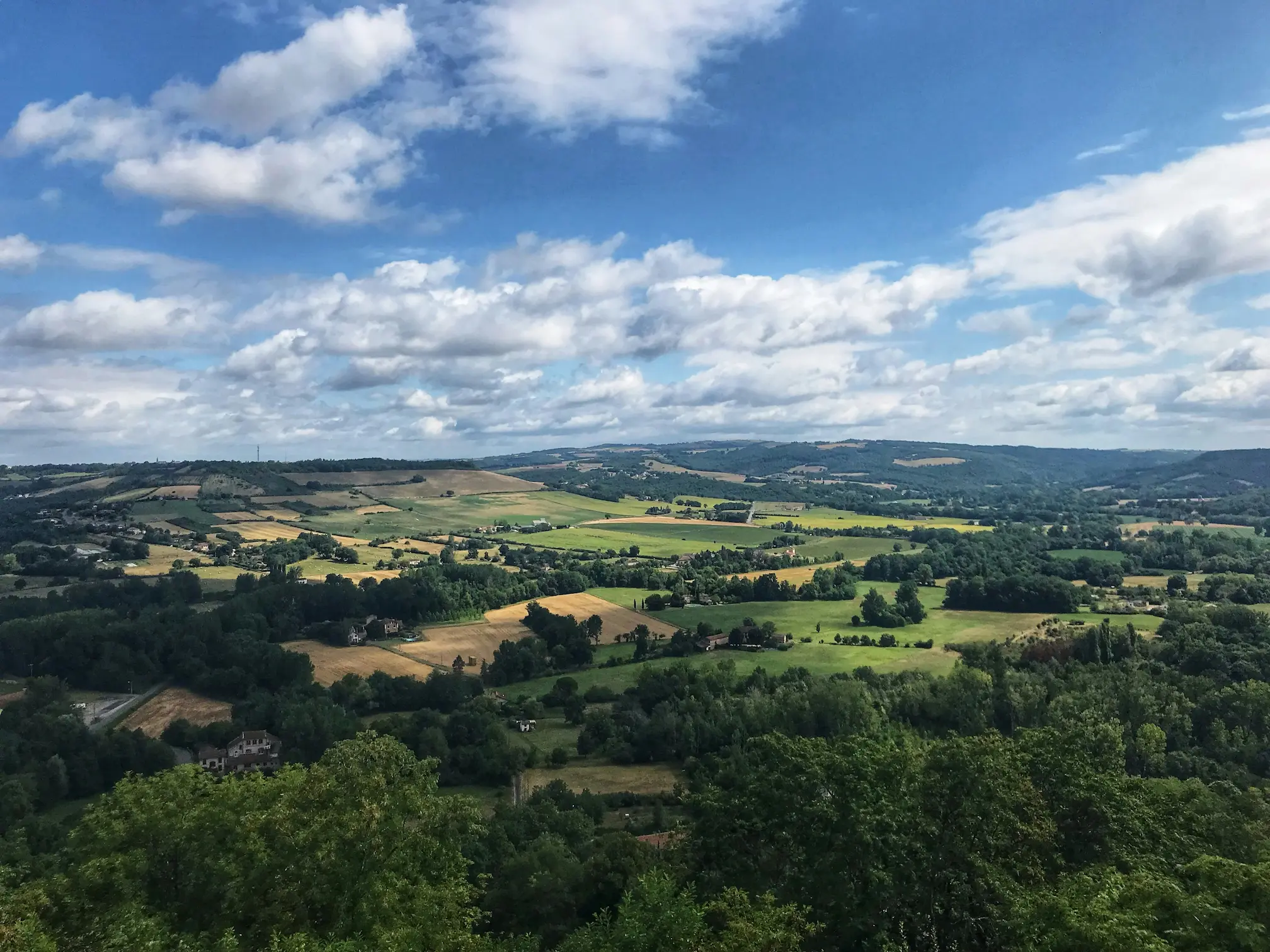 Vue aérienne du sud du Tarn — Sidobre, Montagne Noire et plaine castraise depuis un cockpit en altitude